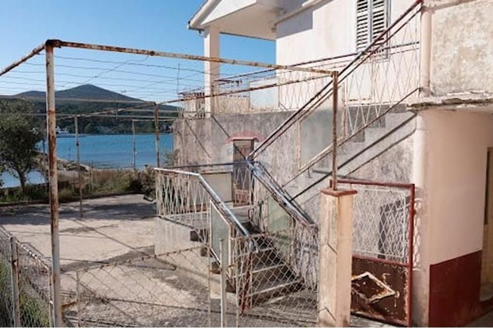 Hiša Sutomišćica, Preko, 170m2