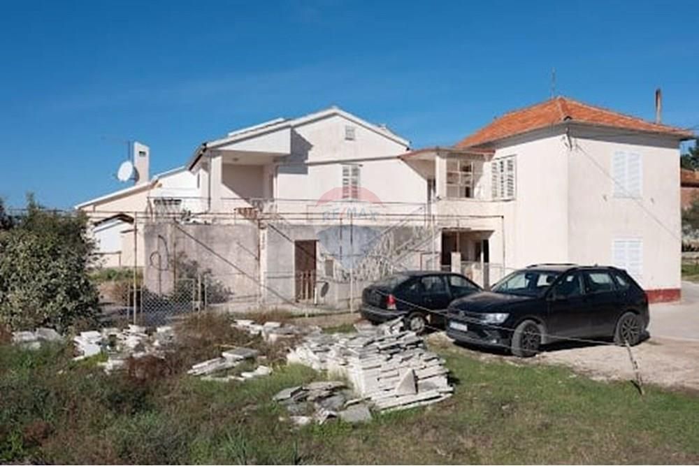 Hiša Sutomišćica, Preko, 170m2