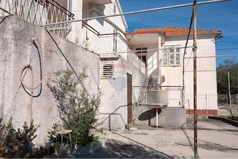 Hiša Sutomišćica, Preko, 170m2