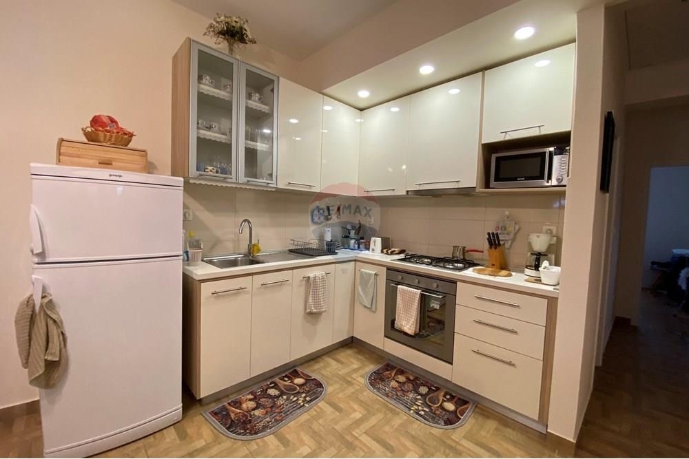 LJUBAČKI STANOVI - HIŠA Z DVEMA APARTMAJEMA 170 m OD MORJA