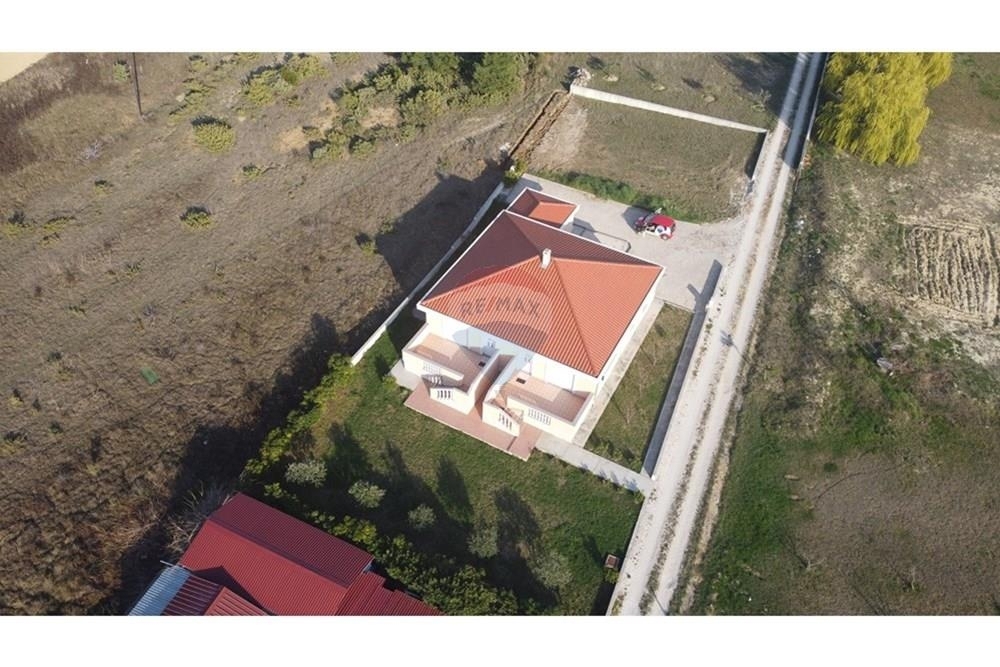 LJUBAČKI STANOVI - HIŠA Z DVEMA APARTMAJEMA 170 m OD MORJA