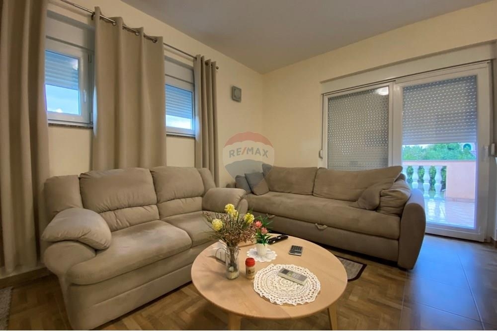 LJUBAČKI STANOVI - HIŠA Z DVEMA APARTMAJEMA 170 m OD MORJA