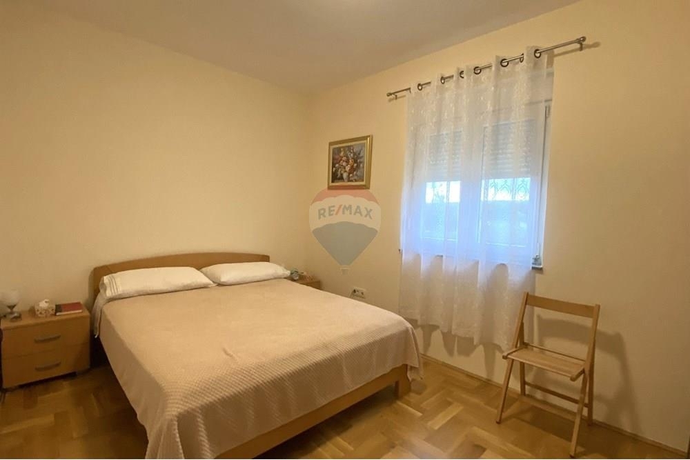 LJUBAČKI STANOVI - HIŠA Z DVEMA APARTMAJEMA 170 m OD MORJA