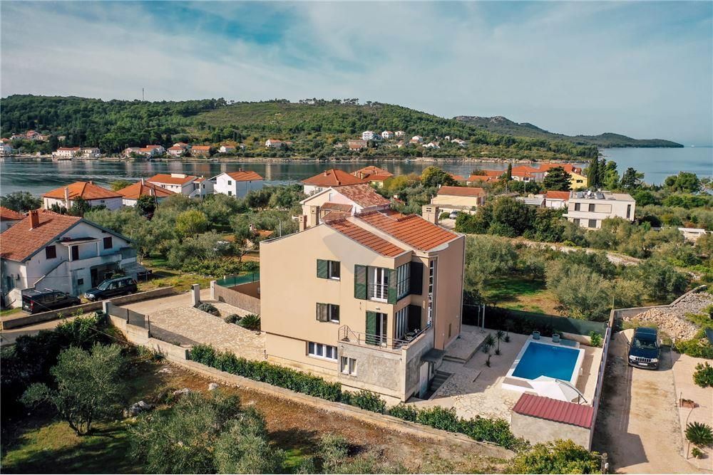 Hiša Sutomišćica, Preko, 235m2