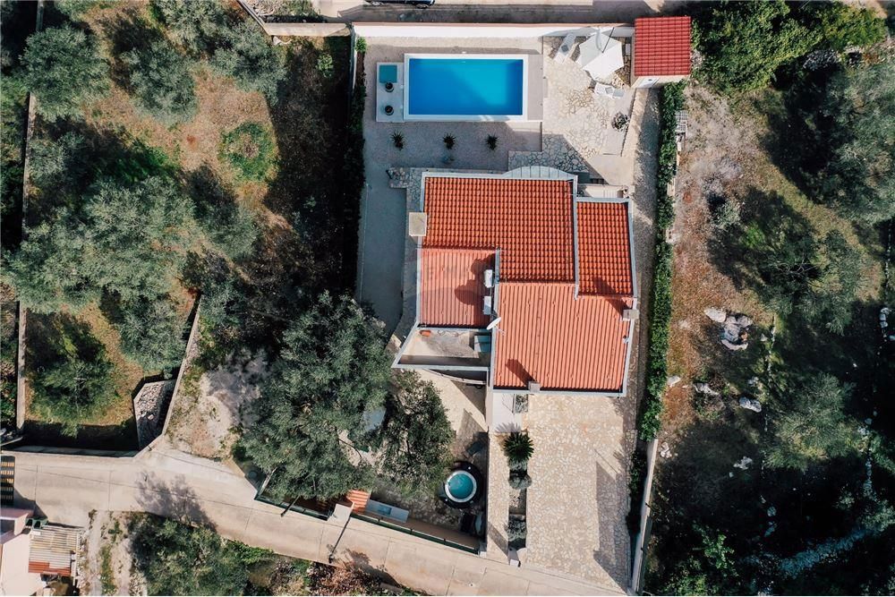 Hiša Sutomišćica, Preko, 235m2