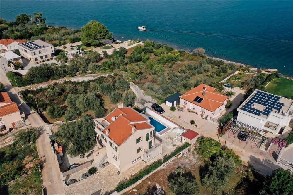 Hiša Sutomišćica, Preko, 235m2