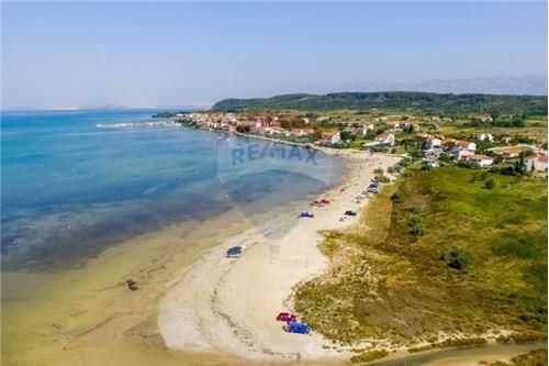 Zemljišče Ljubač, Ražanac, 500m2