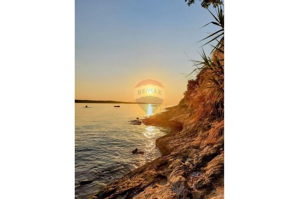 Zemljišče Ljubač, Ražanac, 3.158m2