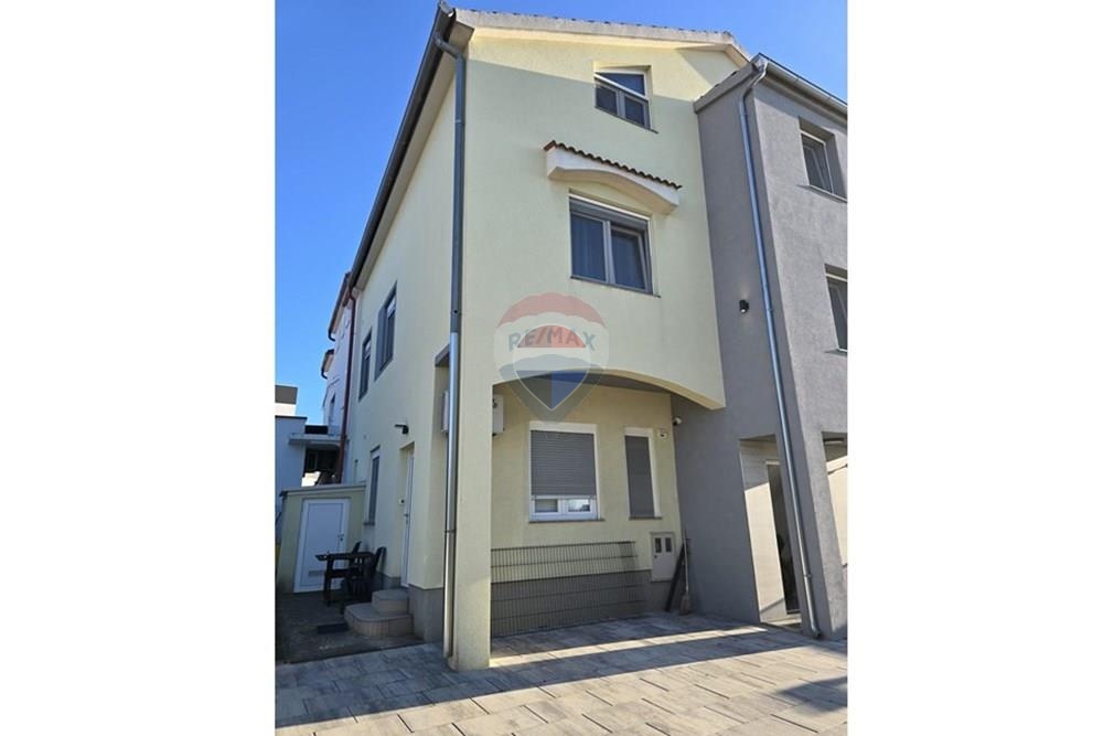 Hiša Sinjoretovo, Zadar, 315m2