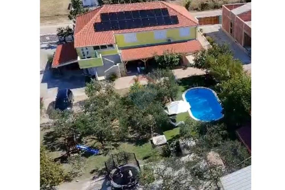 Hiša Podlug, Benkovac, 700m2