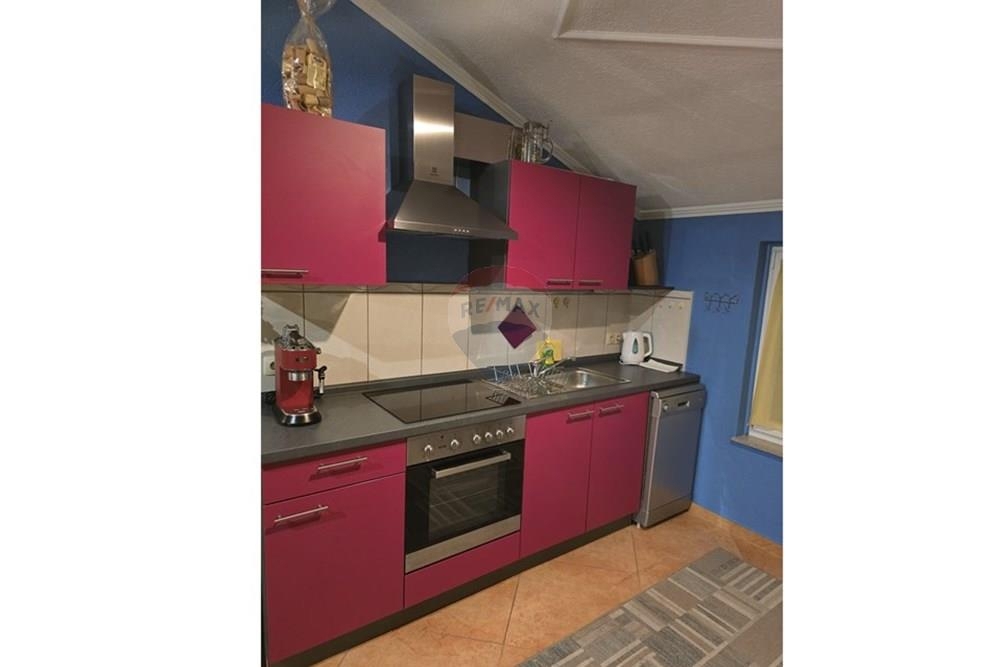 Hiša Podlug, Benkovac, 700m2