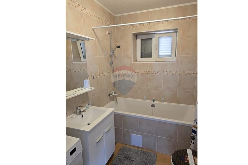 Hiša Podlug, Benkovac, 700m2