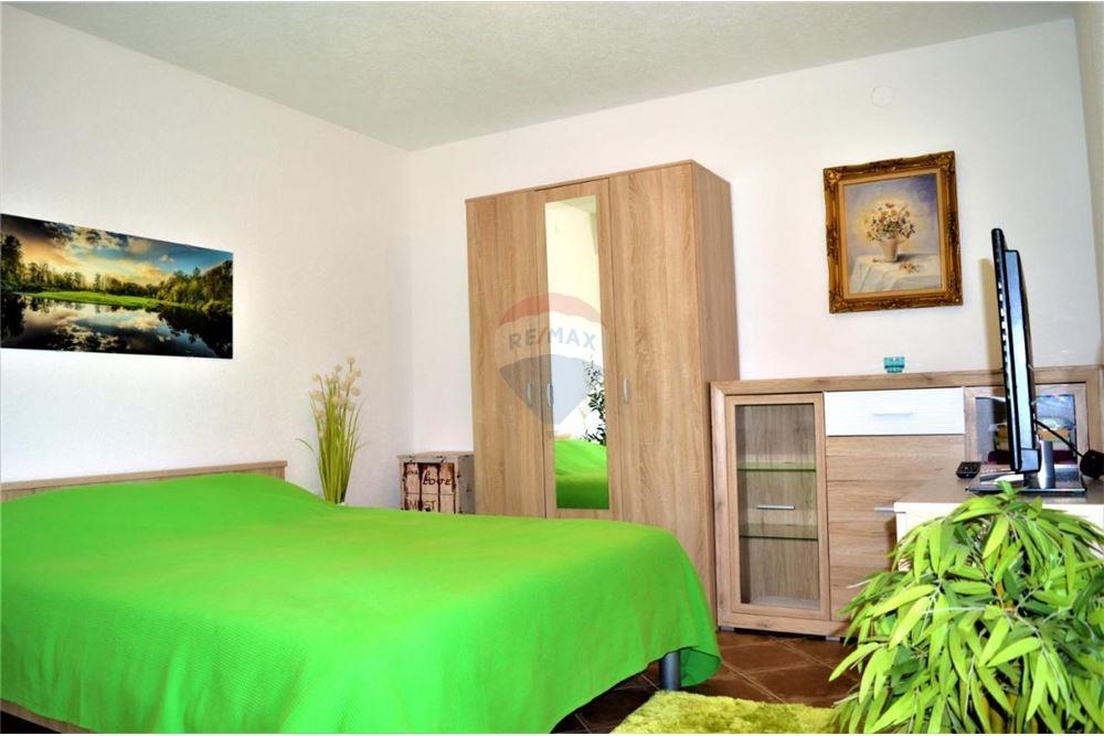 Hiša Podlug, Benkovac, 700m2