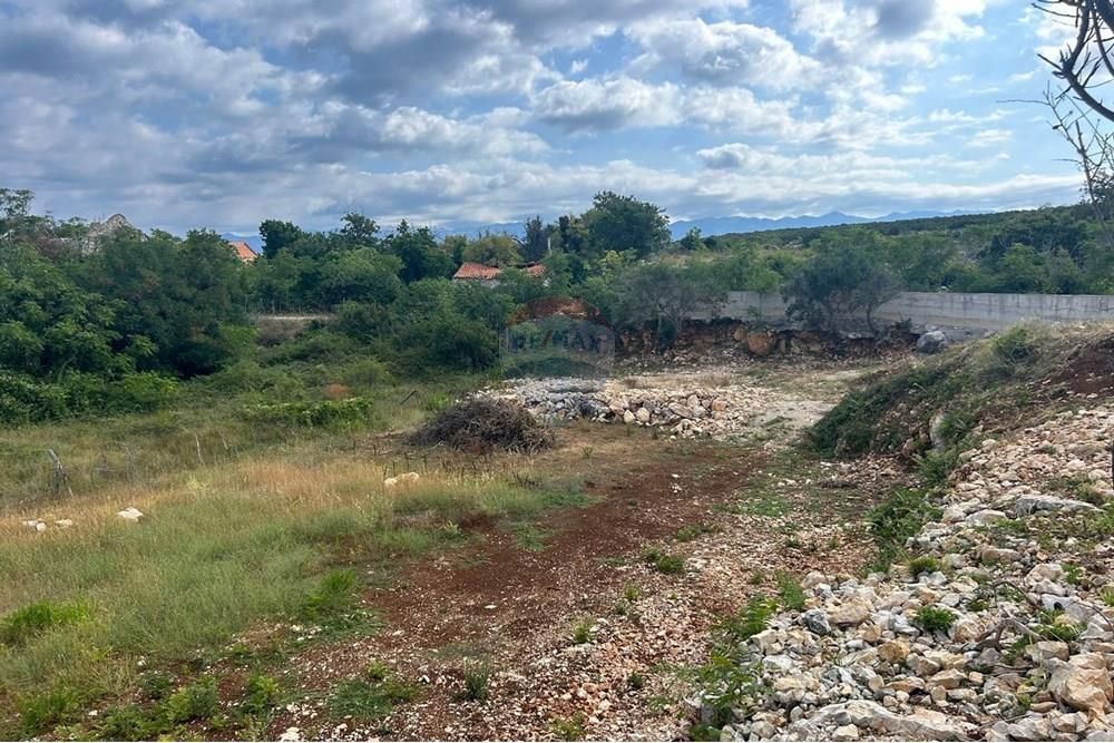 Zemljišče Novalja, 1.473m2