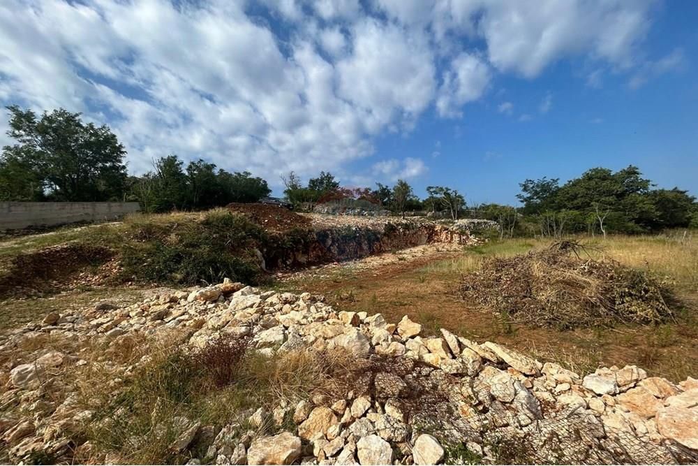 Zemljišče Novalja, 1.473m2