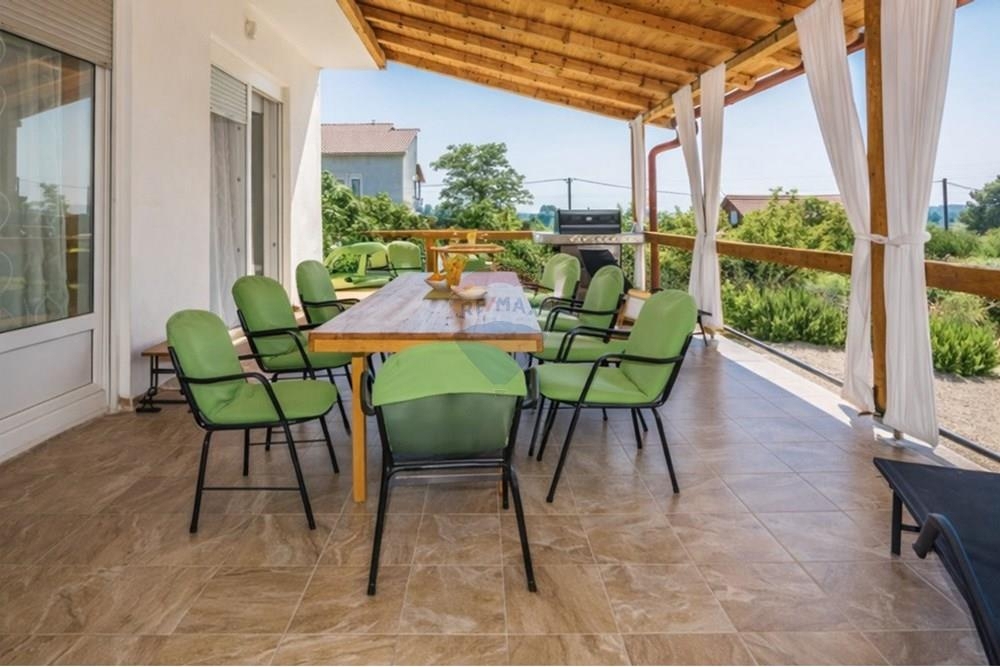 Hiša Kakma, Polača, 245m2