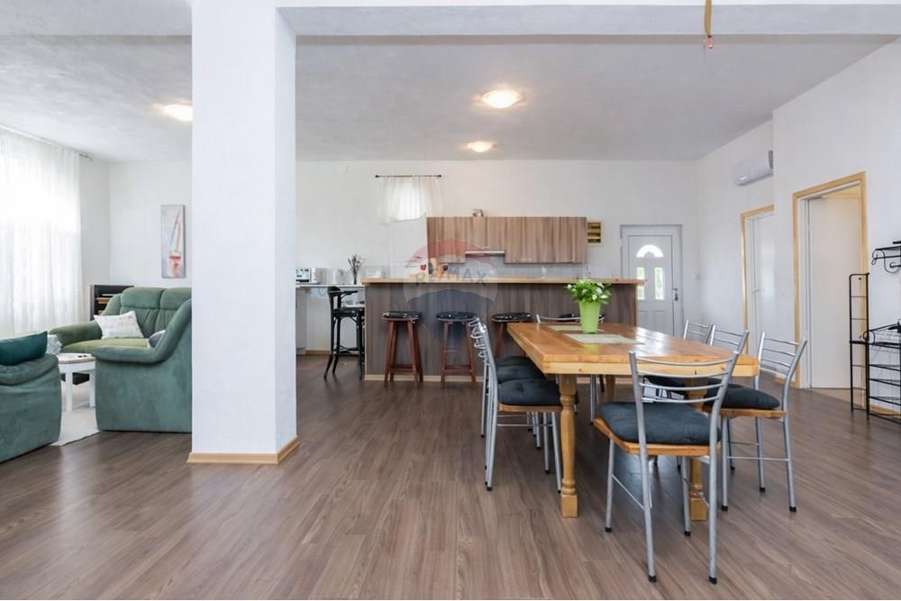 Hiša Kakma, Polača, 245m2