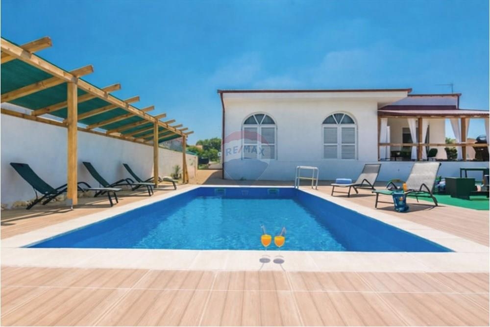 Hiša Kakma, Polača, 245m2