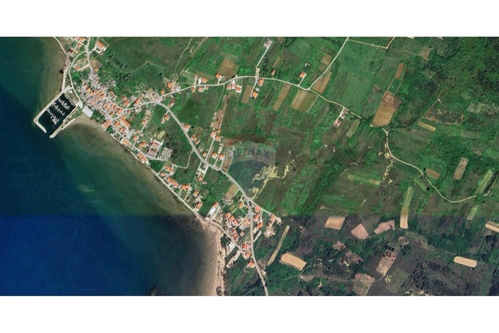 Zemljišče Ljubač, Ražanac, 1.060m2