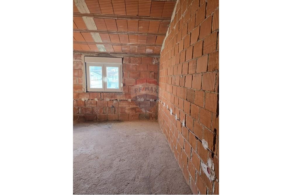 Hiša Obrovac, 400m2