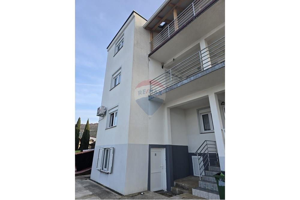 Hiša Obrovac, 400m2