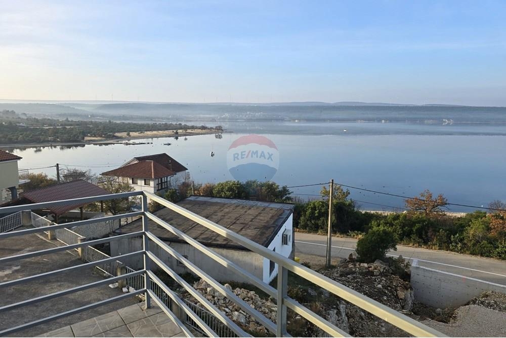 Hiša Obrovac, 400m2