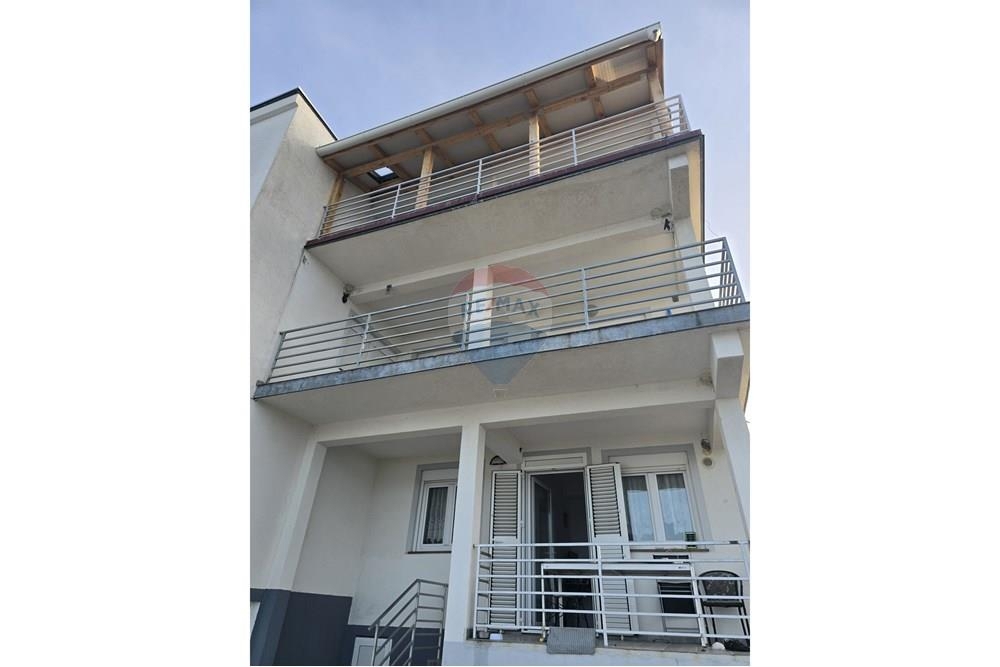 Hiša Obrovac, 400m2