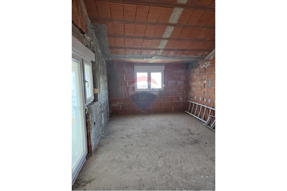 Hiša Obrovac, 400m2