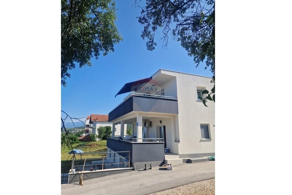 Hiša Gornji Karin, Obrovac, 330m2