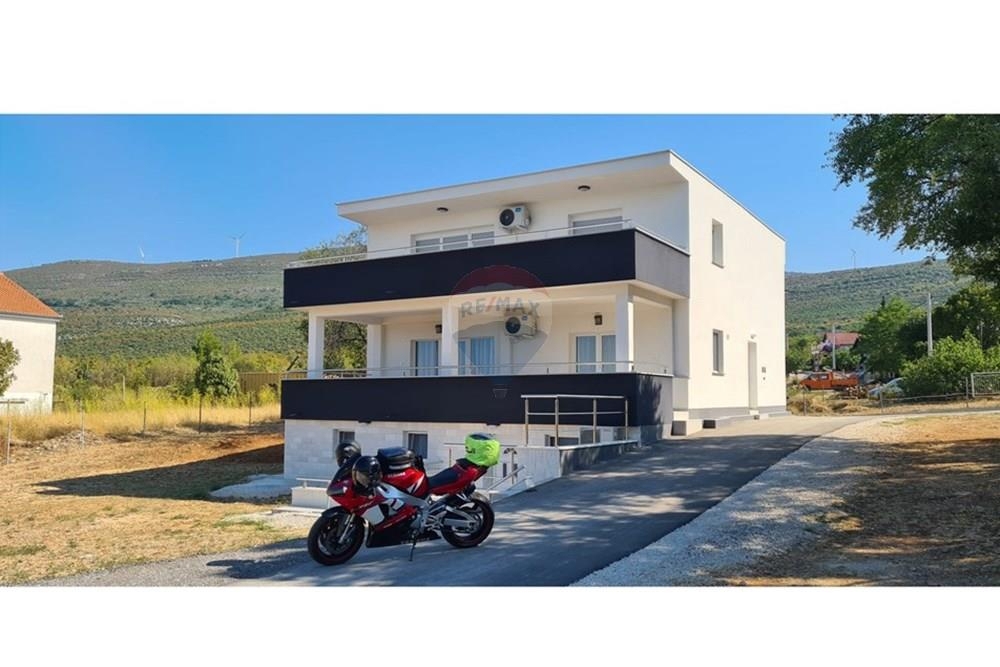 Hiša Gornji Karin, Obrovac, 330m2