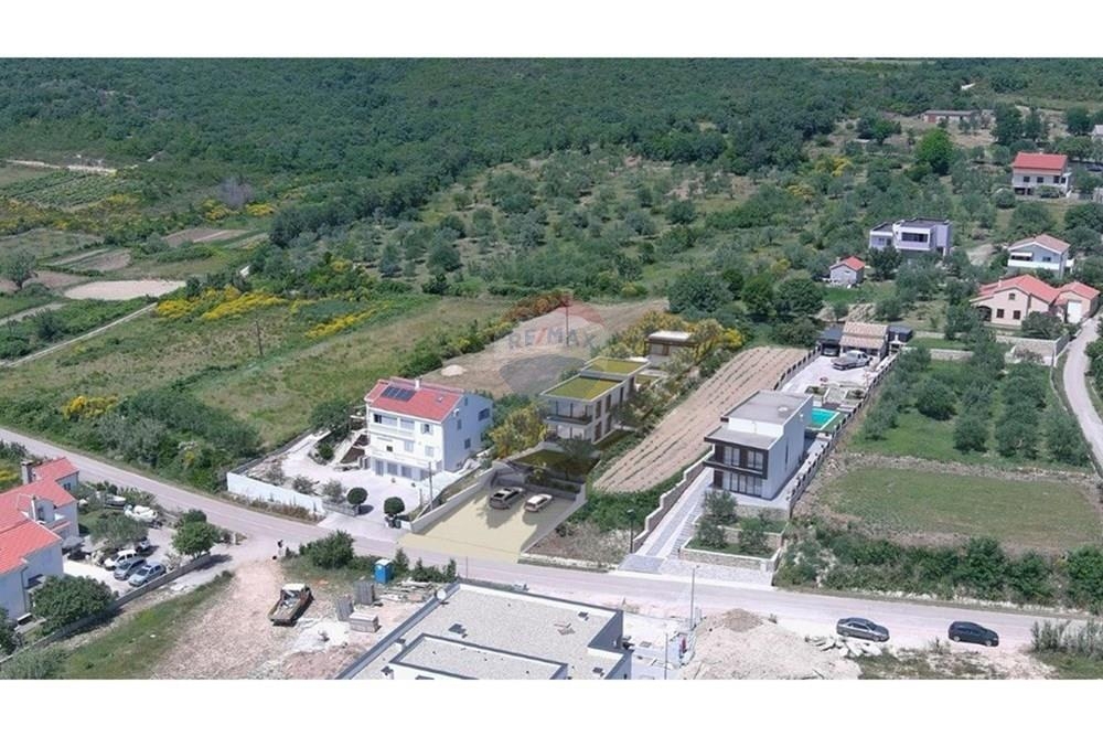 Zemljišče Radovin, Ražanac, 981m2