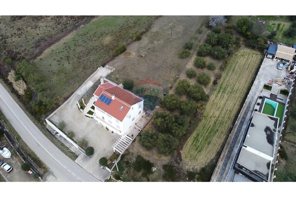 Zemljišče Radovin, Ražanac, 981m2