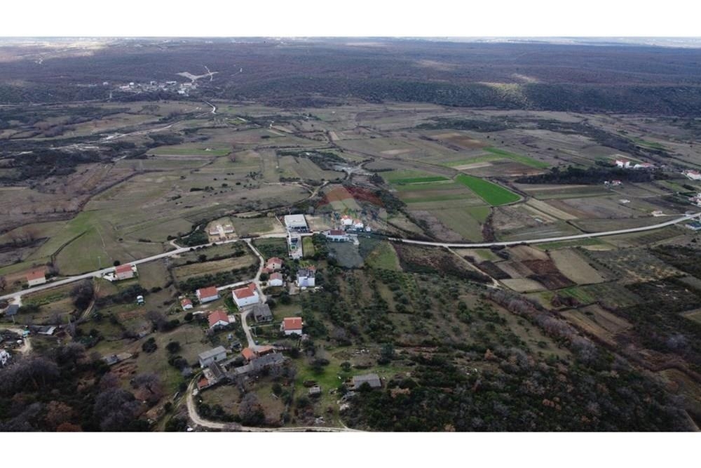 Zemljišče Radovin, Ražanac, 981m2