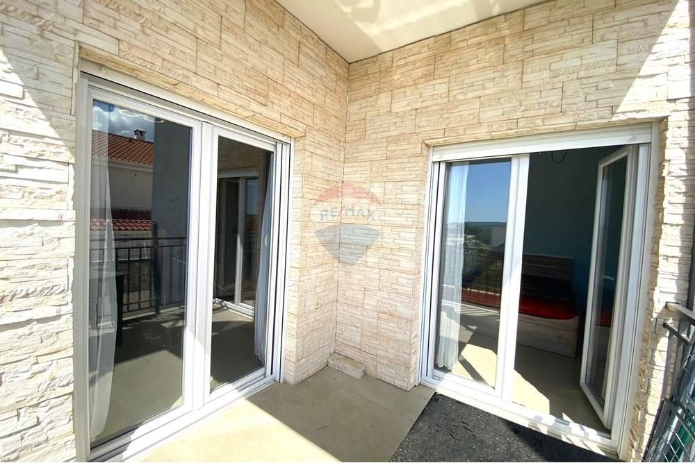 MASLENICA, PRITLIČNI APARTMA S POGLEDOM NA MORJE