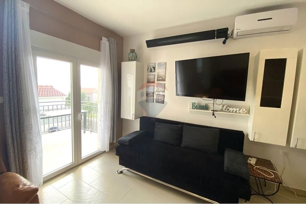 MASLENICA, PRITLIČNI APARTMA S POGLEDOM NA MORJE