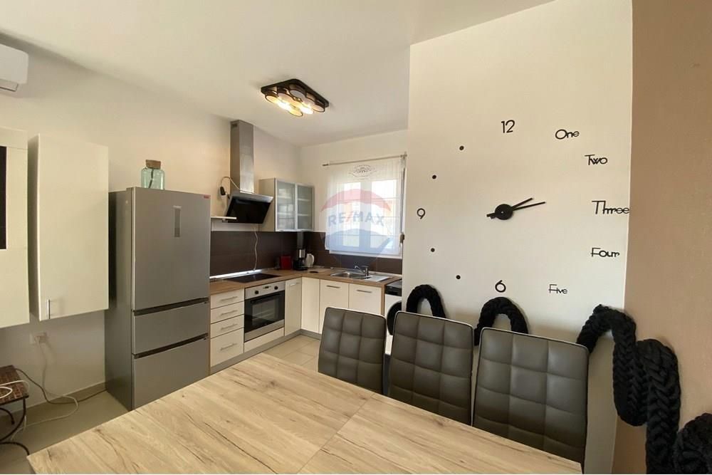 MASLENICA, PRITLIČNI APARTMA S POGLEDOM NA MORJE