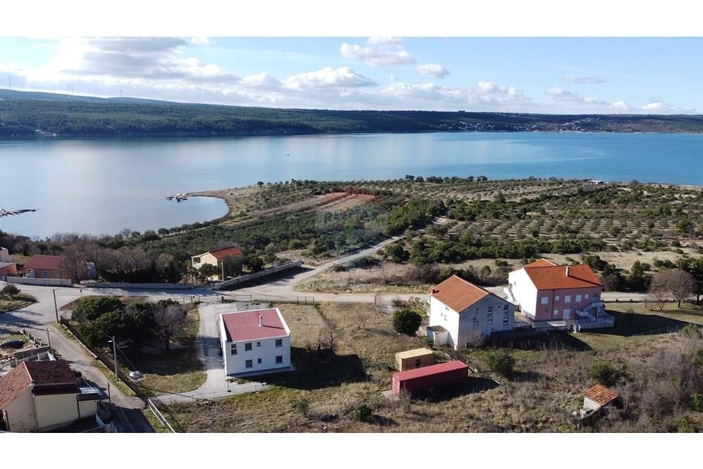 Zemljišče Gornji Karin, Obrovac, 419m2