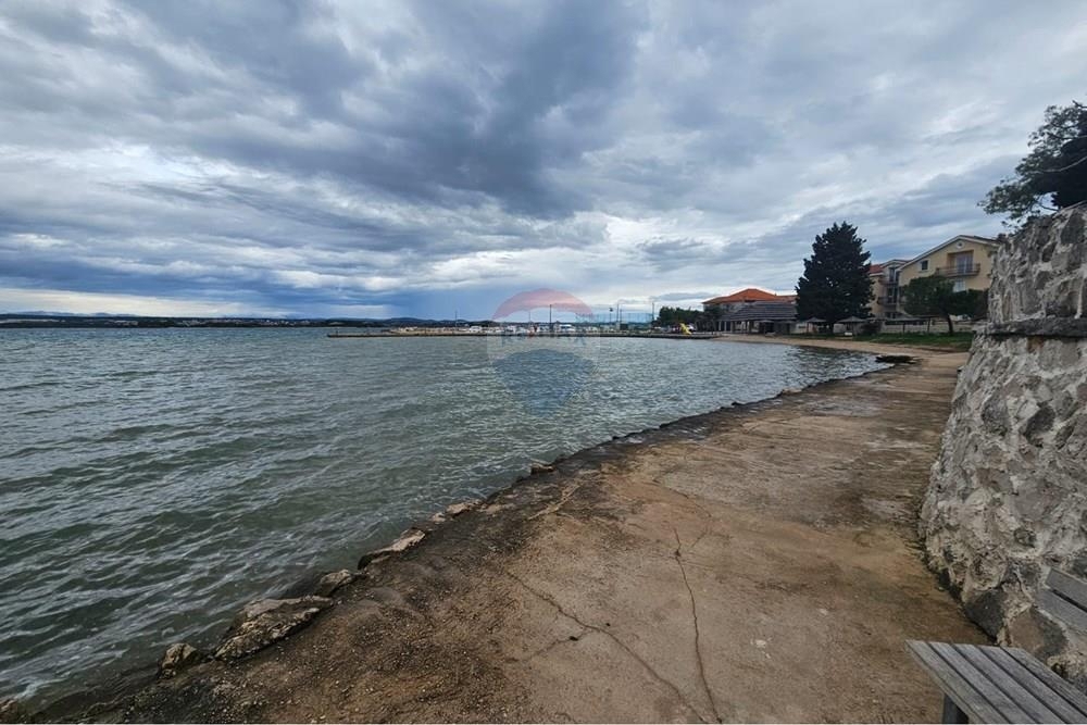 Zemljišče Pašman, 558m2