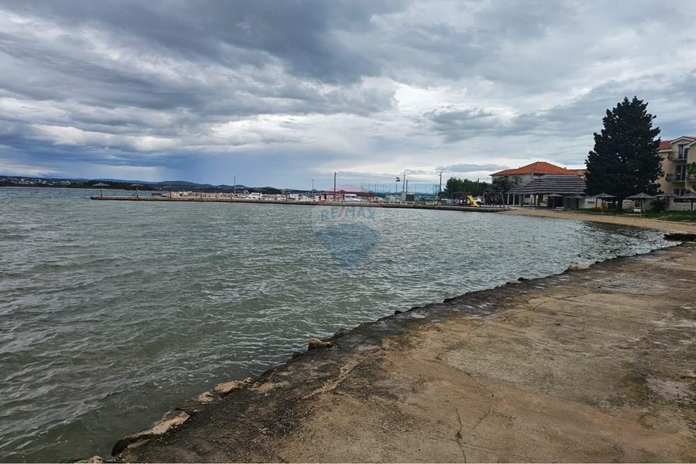 Zemljišče Pašman, 558m2