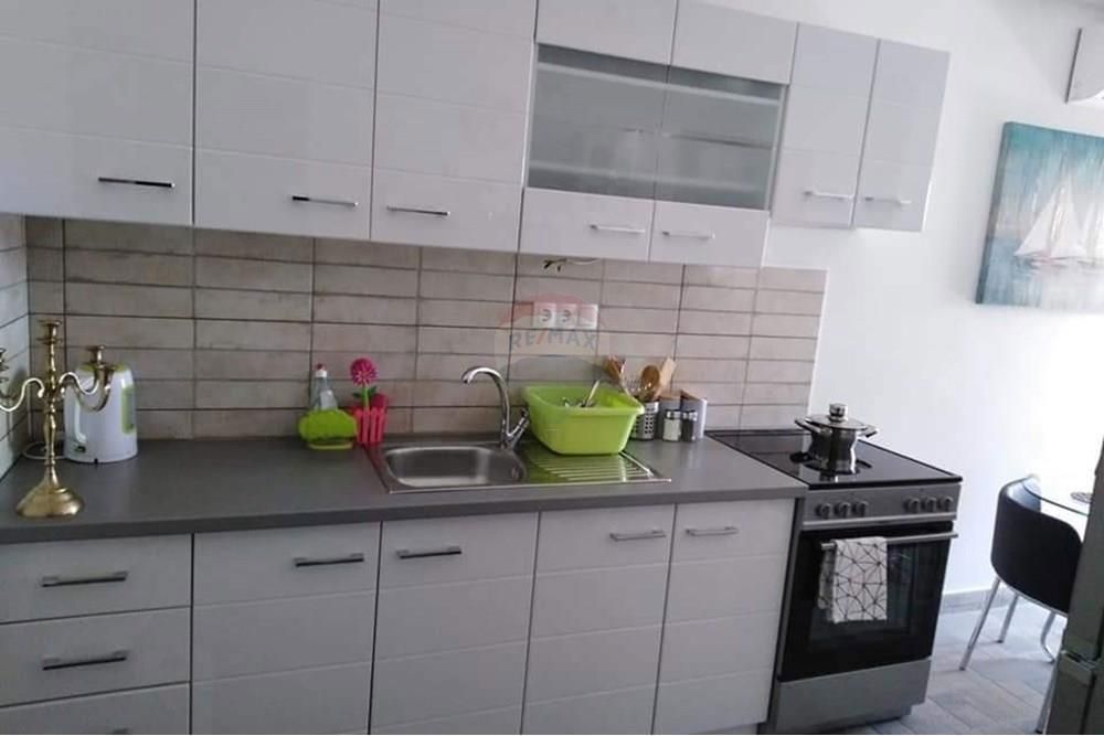 POSEDARJE CENTER, 2 APARTMAJA S POGLEDOM NA MORJE