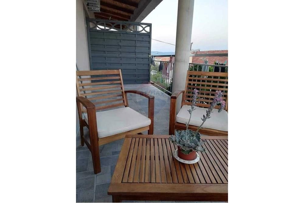 POSEDARJE CENTER, 2 APARTMAJA S POGLEDOM NA MORJE