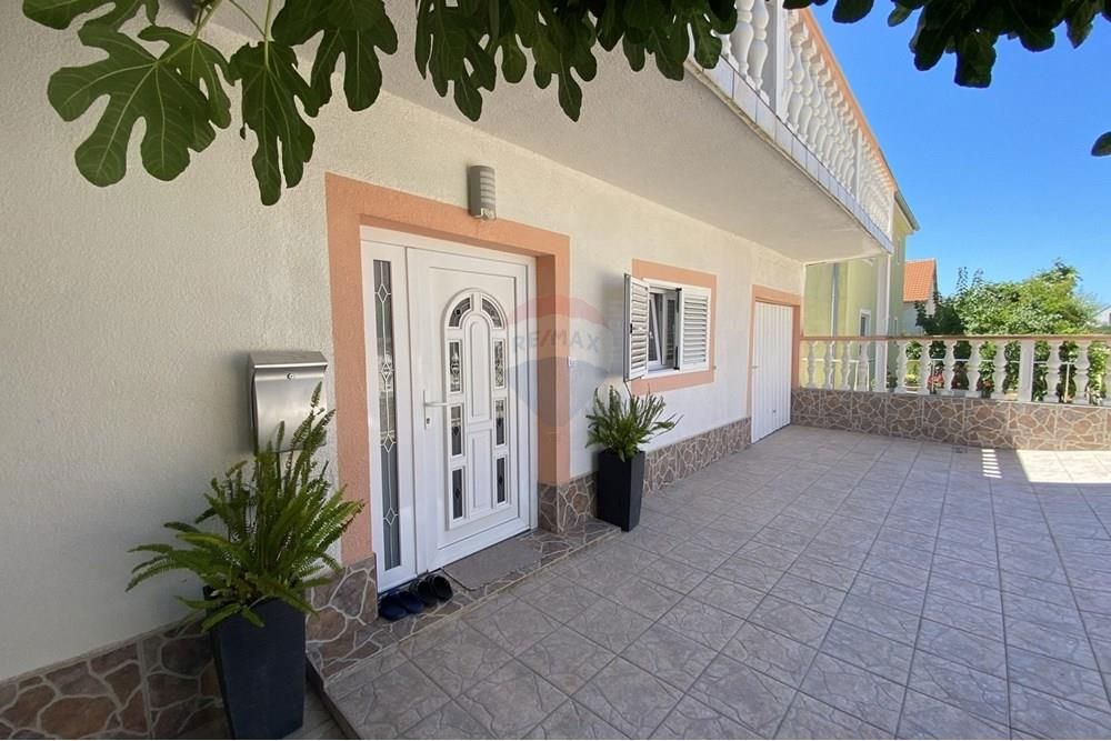 ZADAR - SOKIN BRIG - DRUŽINSKA HIŠA S 4 SPALNICAMI