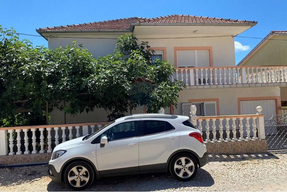 ZADAR - SOKIN BRIG - DRUŽINSKA HIŠA S 4 SPALNICAMI
