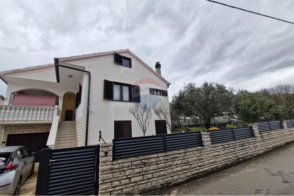 Hiša Turanj, Sveti Filip I Jakov, 498m2