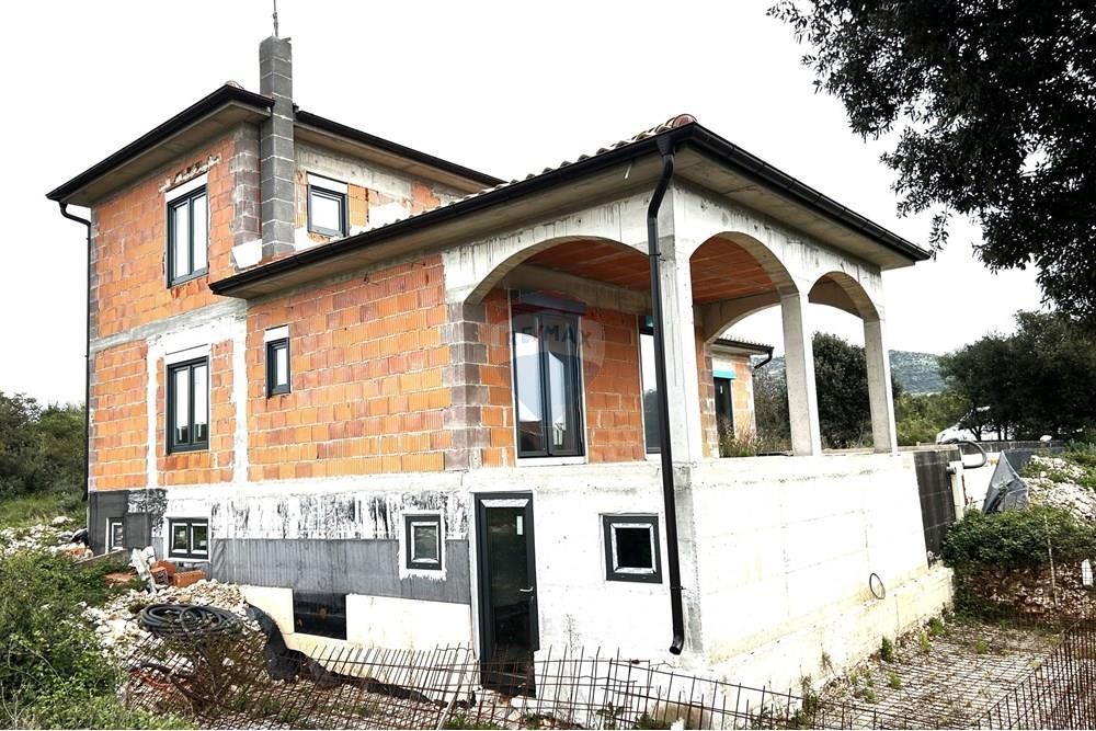 Hiša Donja Jagodnja, Polača, 713m2