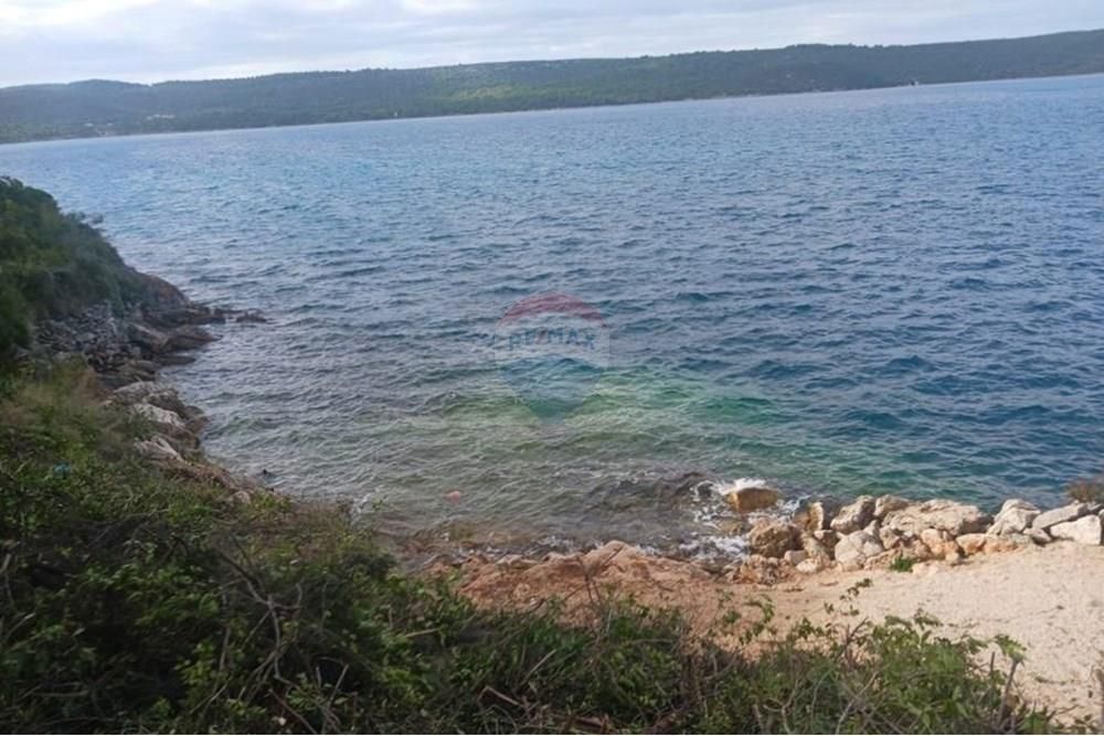 Zemljišče Zverinac, Sali, 1.066m2