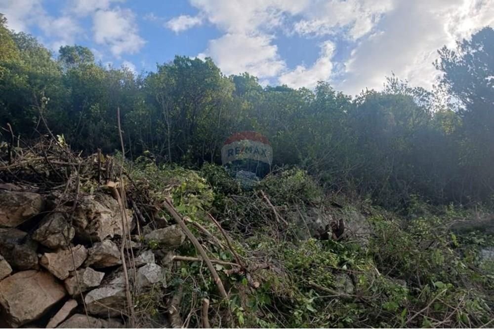 Zemljišče Zverinac, Sali, 1.066m2