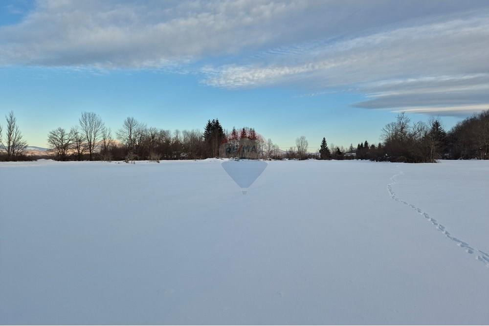 Zemljišče Raduč, Lovinac, 1.295m2