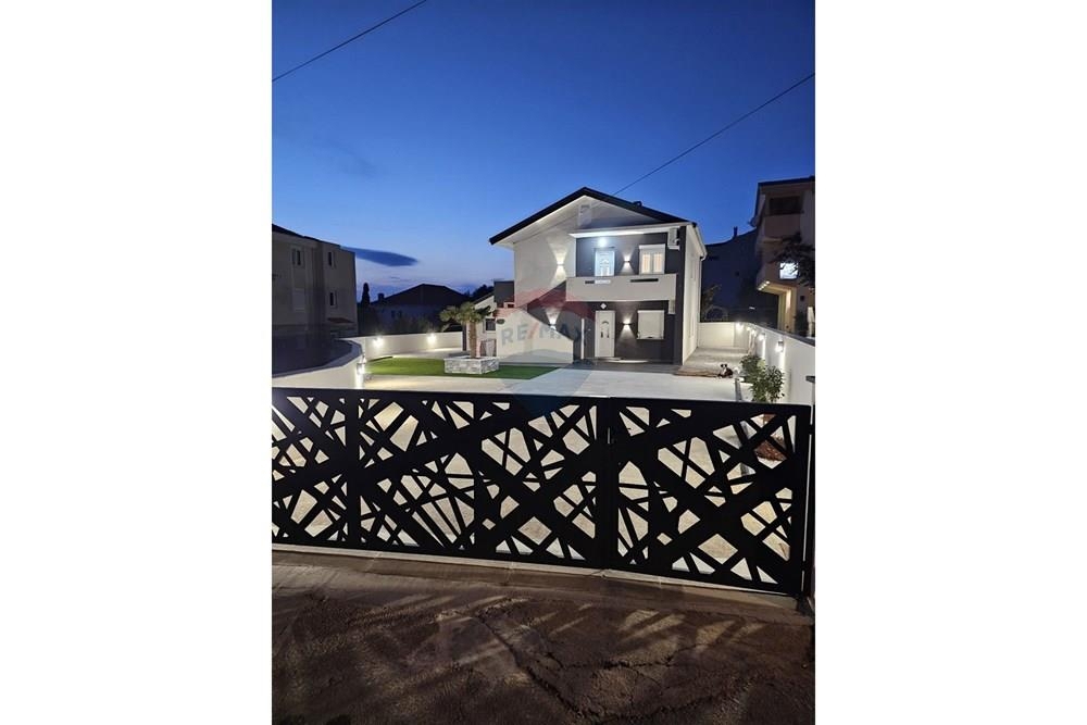 Hiša Novalja, 278m2