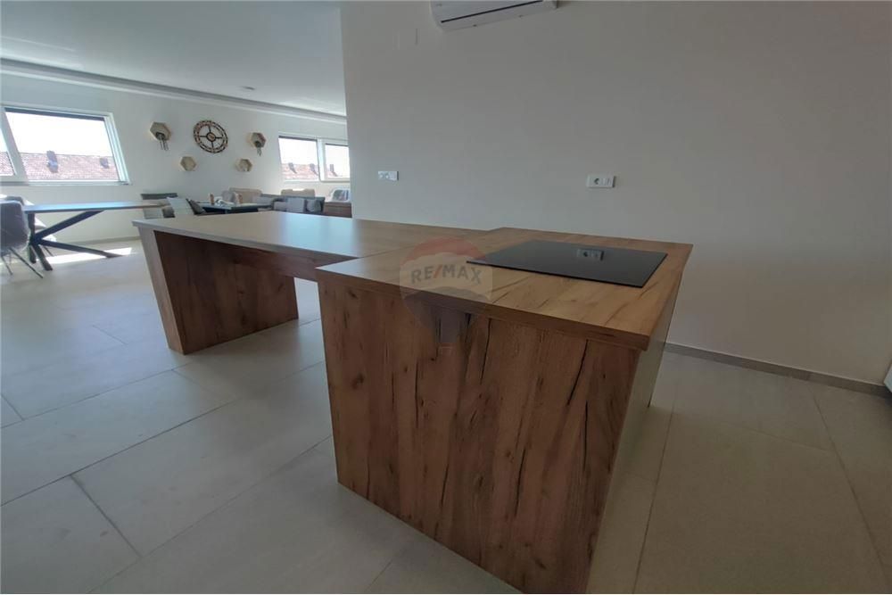 Apartma Privlaka, 151,53m2